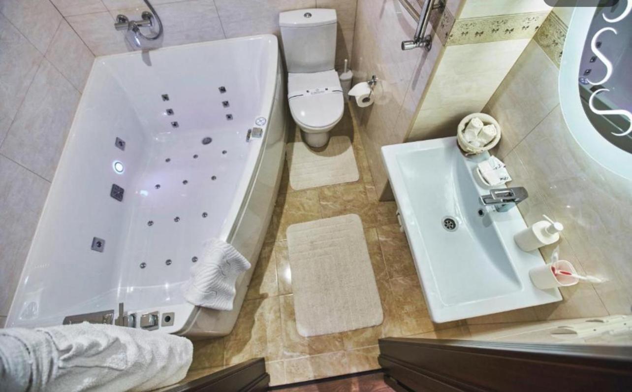 Готель Ангел На Великій Кільцевій Sofiivska Borshchahivka المظهر الخارجي الصورة
